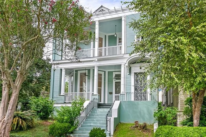 Uptown Living, Steps to St. Charles, Tulane & Park
