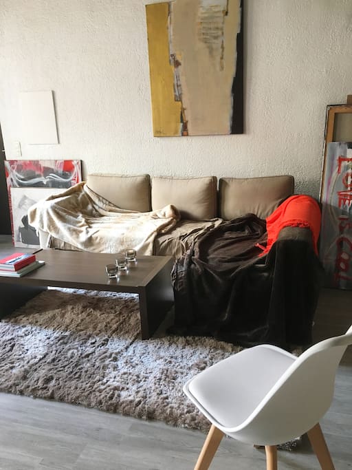 Salon/Atelier traversant
Calme et lumineux sur cour