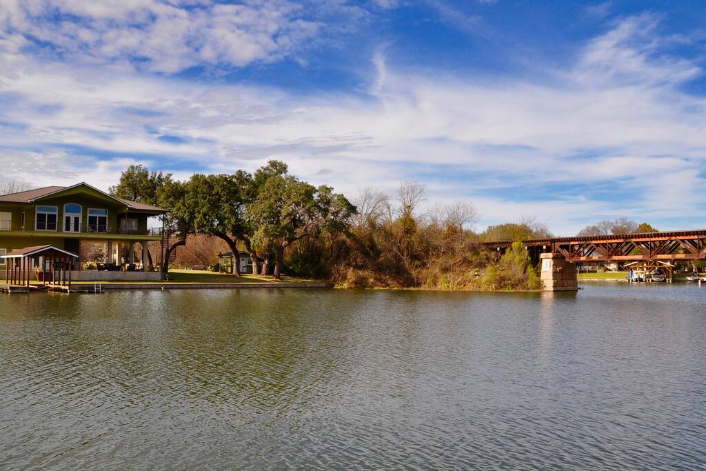 Quiet no-wake cove with quick access to Colorado arm of Lake LBJ under bridge