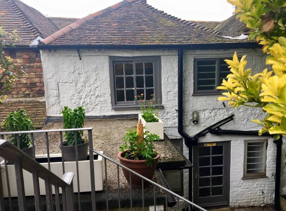 Frontage to Sea Breeze Cottage