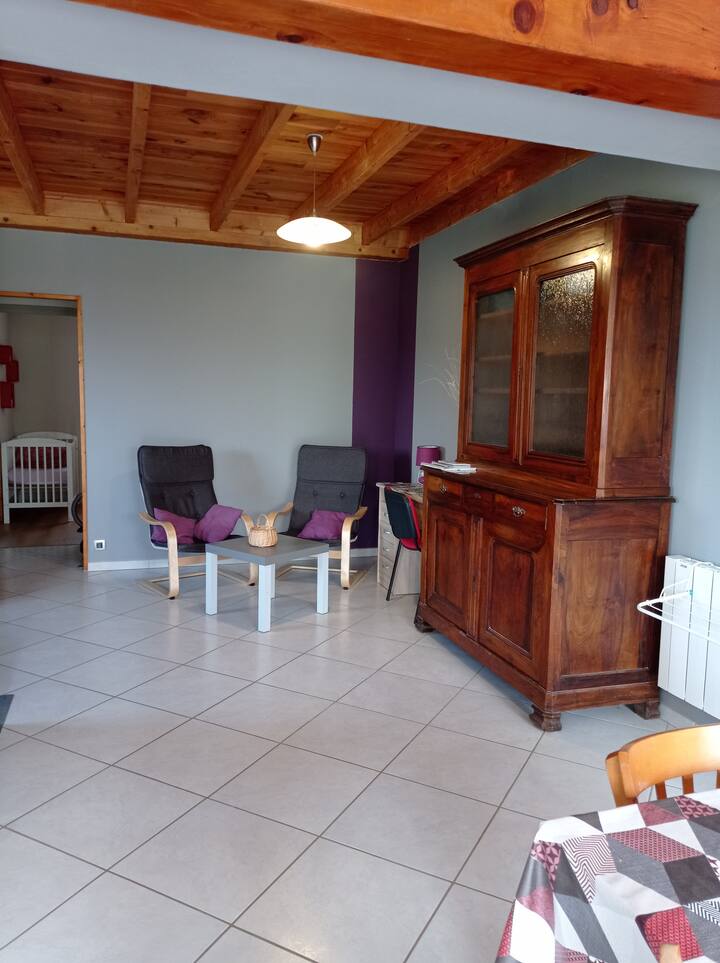 Gîte De Caractère En Campagne Avec Vue Dominante - France