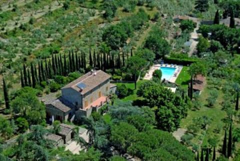 Successful Airbnb property: Casale la Cedrina (The wind rose) in Cortona