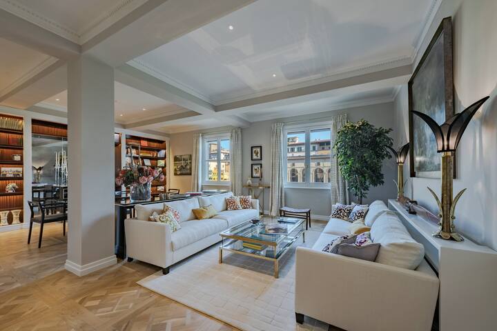 Unicko: 2-bed with premier views on Ponte Vecchio gallery image 3