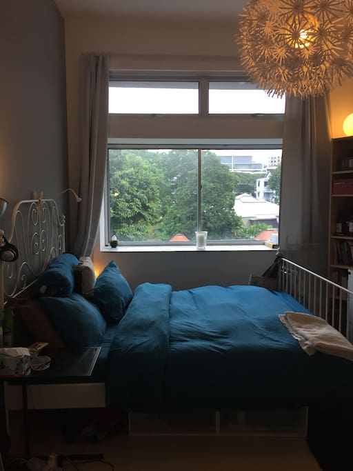 Queen bed