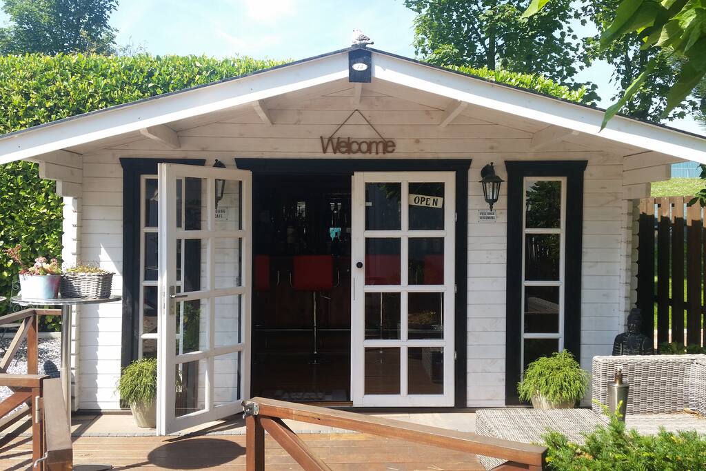 Garden Bar