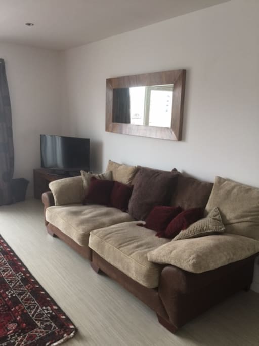 Front Room Over looking Harbour
2 large setees seats 7 people