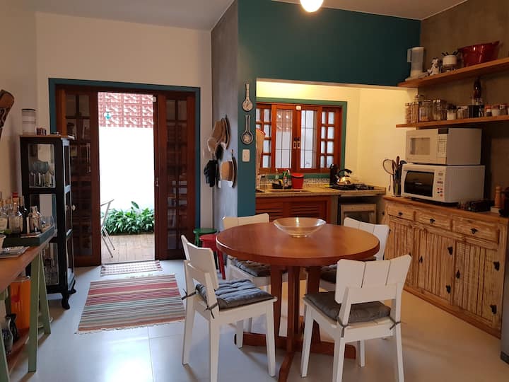 Sala de jantar e cozinha