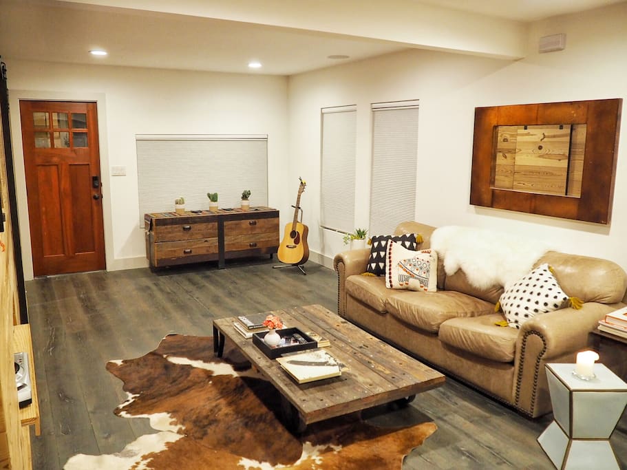 The living room is open plan and has a TV, record player and sound system.
