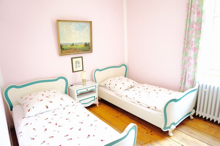 Rosa Gästezimmer 2 Einzelbetten 