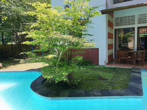 Private villa w pool at deGadog 88, Mega Mendung