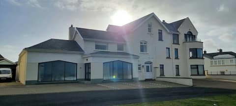 Beach Lodge Luxury spacious sea front house