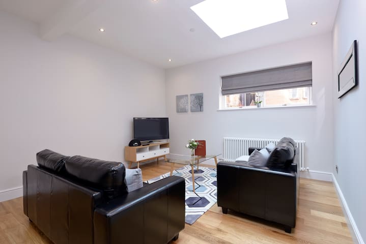 Spacious and Modern 3-bed on Queen Street