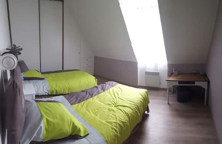 Sovrum med två 90 sängar på 1: a våningen