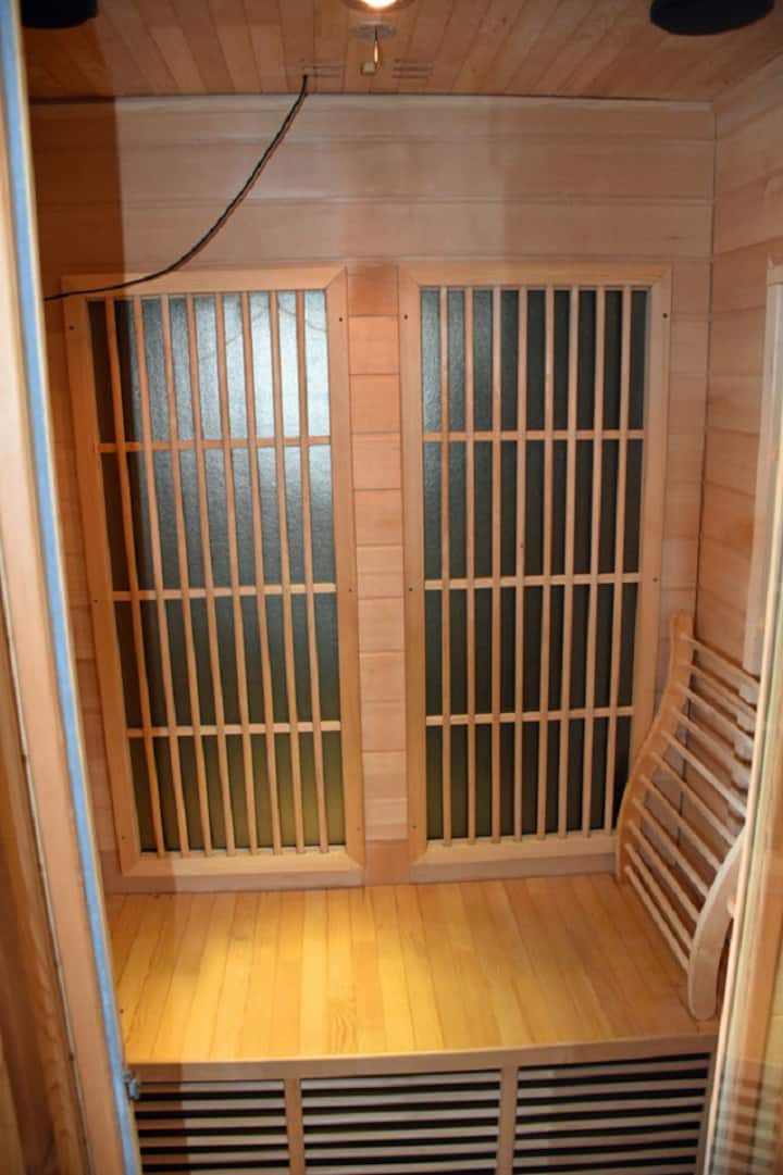 There is an infrared sauna that is heavenly!