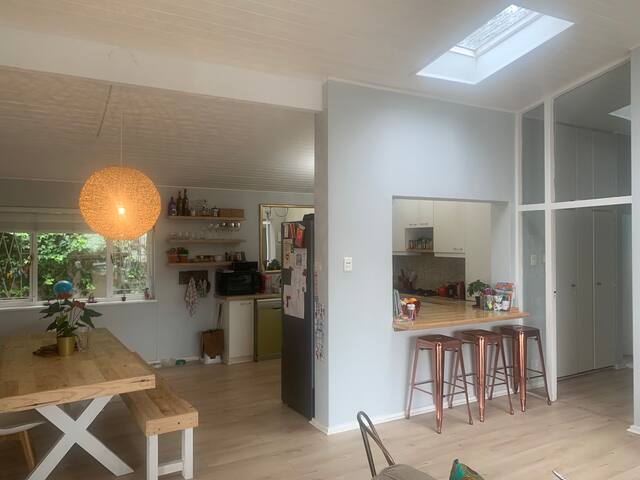 Light & spacious holiday home. Skip to the beach. gallery image 4