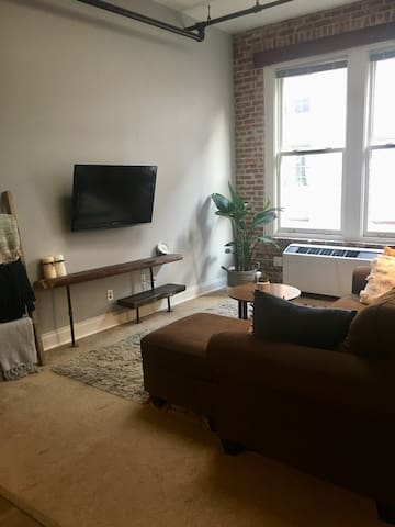 Cozy Downtown KCMO Loft