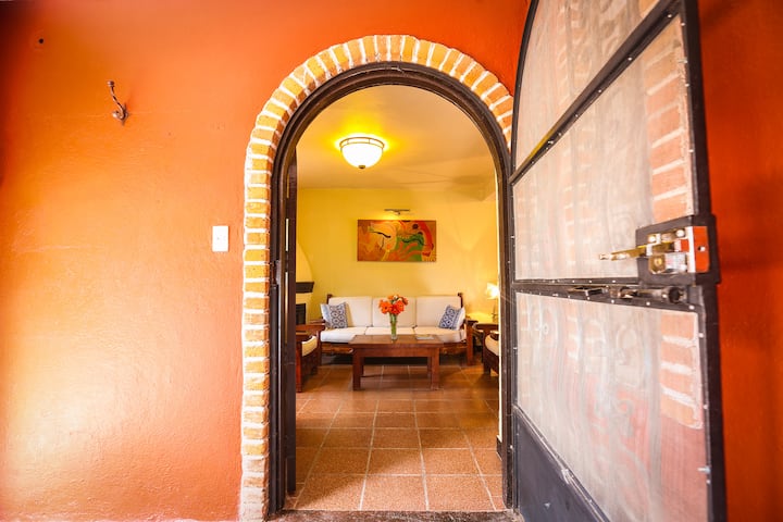 Acogedora Casa En Centro, Comoda Y Amplia/ Parking - San Miguel de Allende