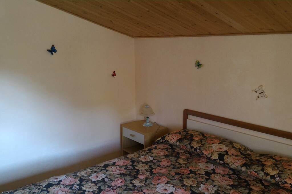 Camera da letto salmone