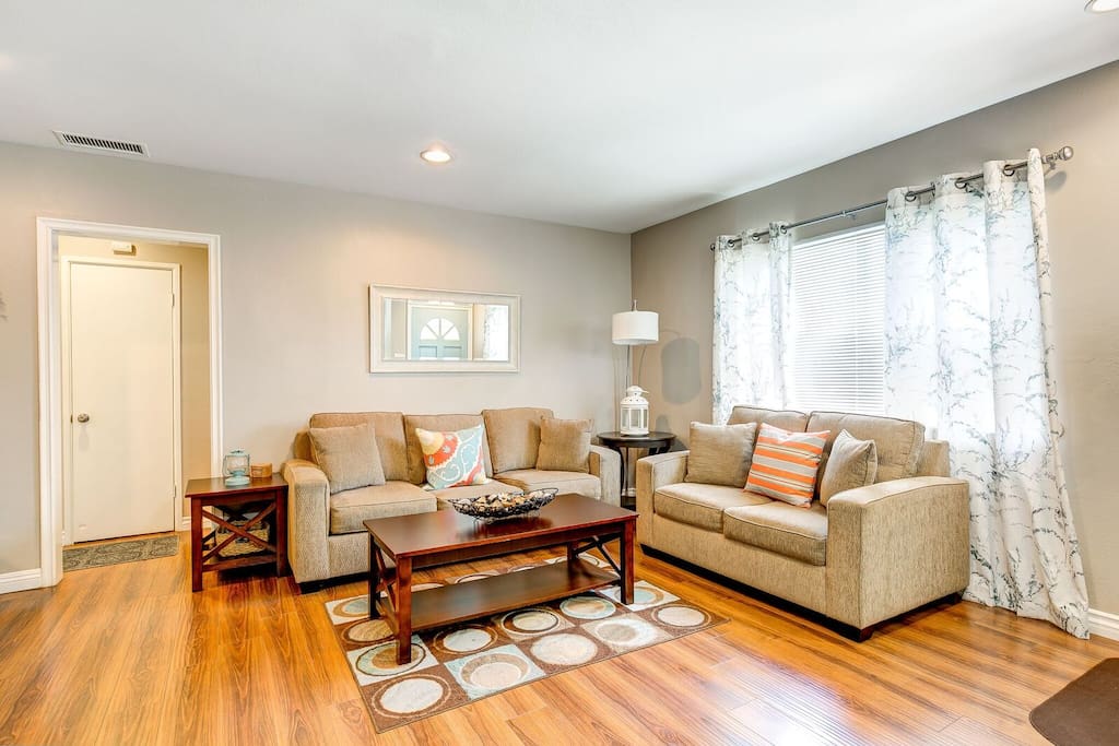 Be Our Guests!**Steps to the Convention Center and 5 Minutes to Disneyland!!**All New!**