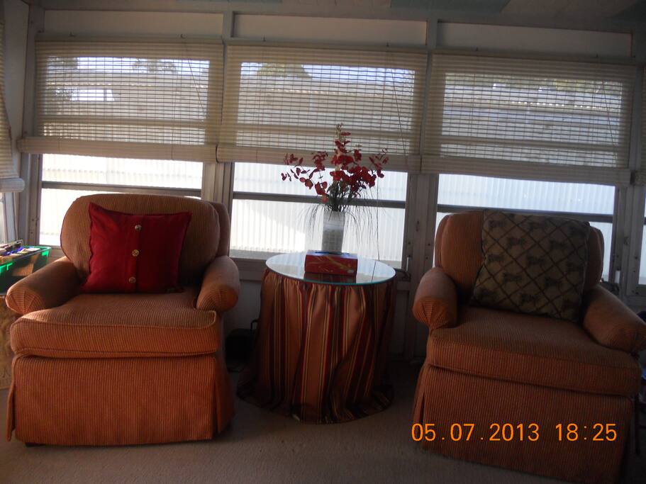 Florida room with sleeper sofa