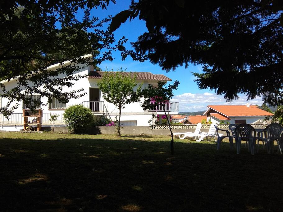 Jardín y casa
