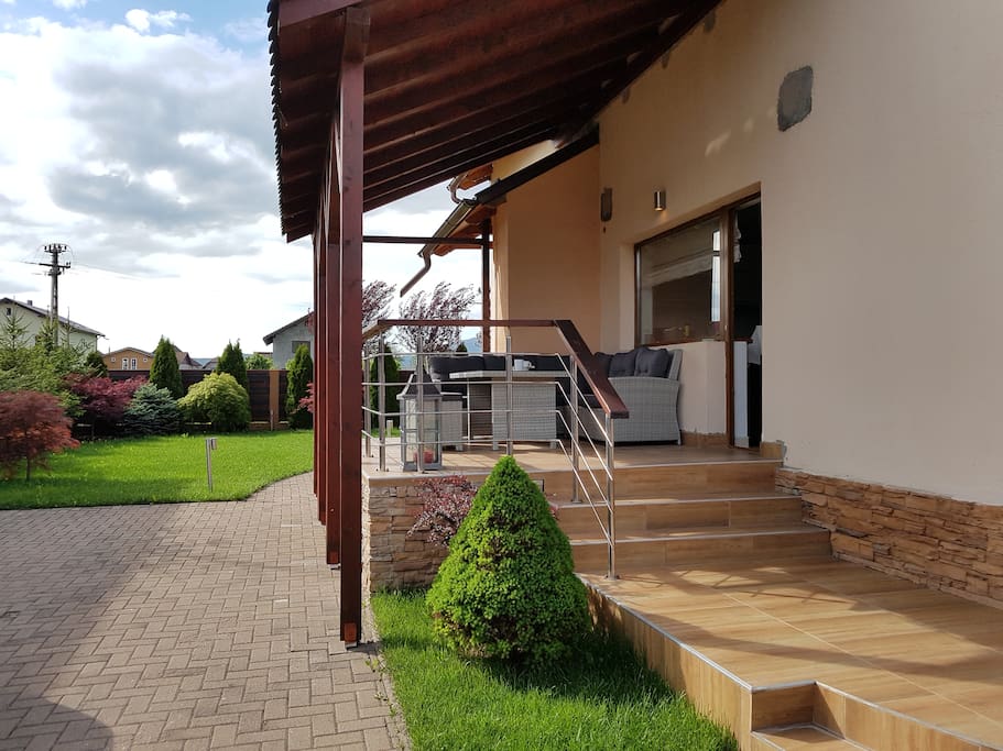 The private parking with the lounge area