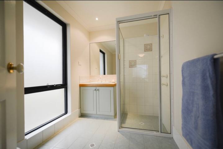 Ashgrove Beach House & Corporate Accommodation gallery image 4