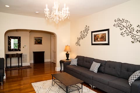 2 Bed Apartment-BU/Fenway/Longwood -free parking!