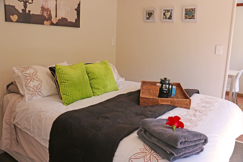 comfortable queen sized bed.