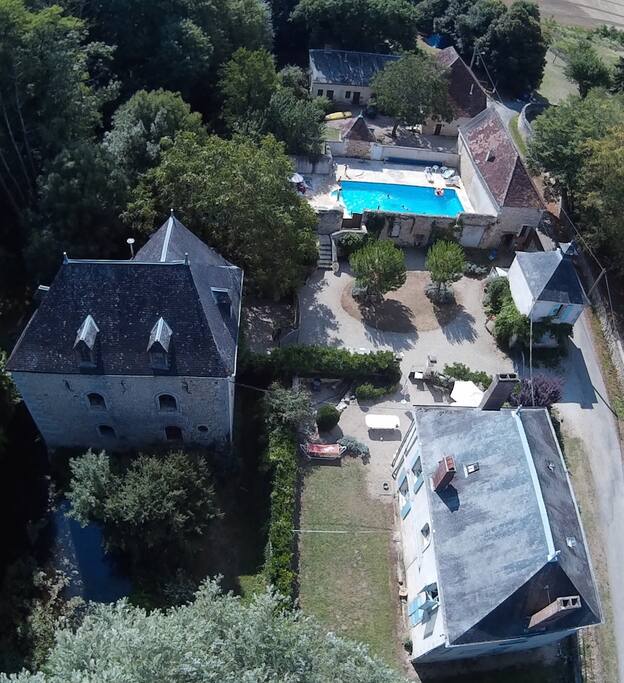 Le Moulin (à gauche)