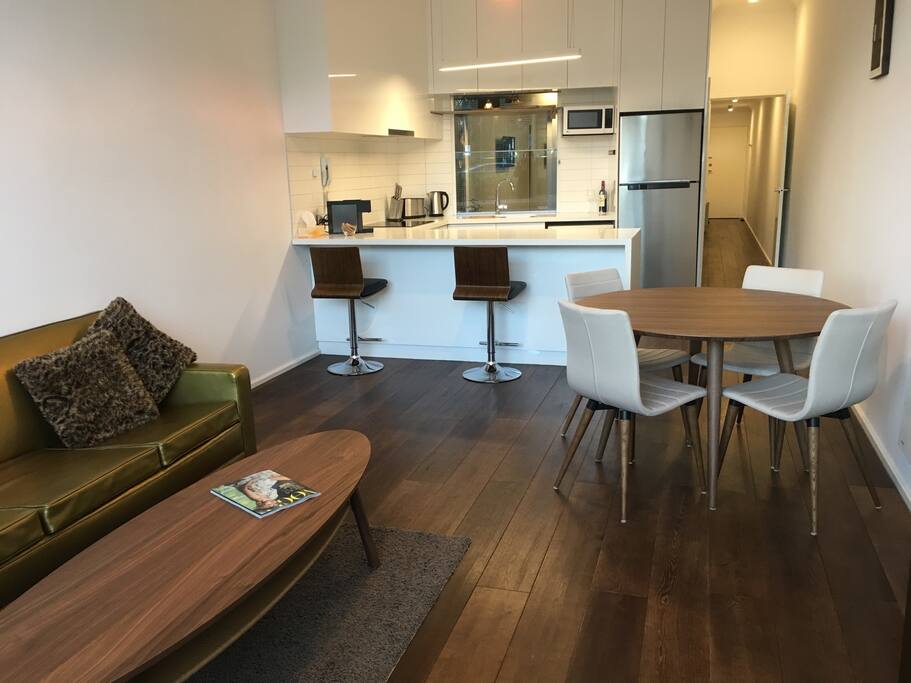 Kitchen, Dining & Lounge