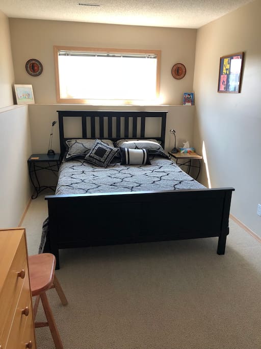 Bedroom with Queen bed
