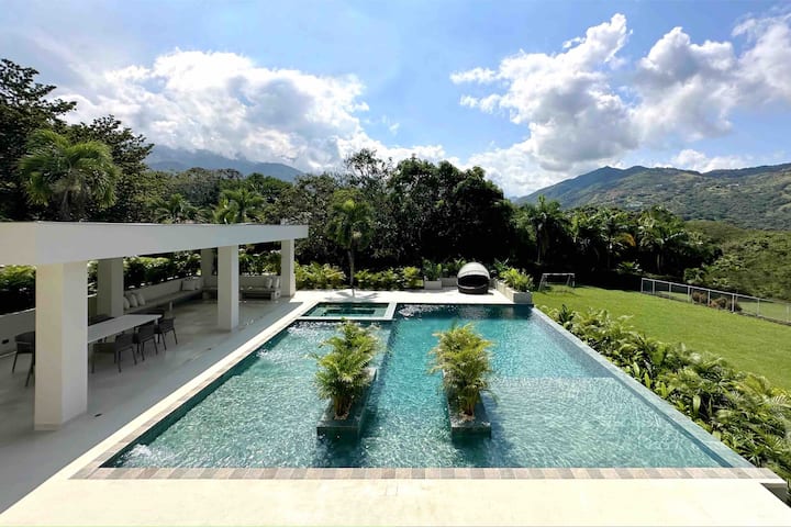 Amazing San Jerónimo property with pool and Jacuzzi
