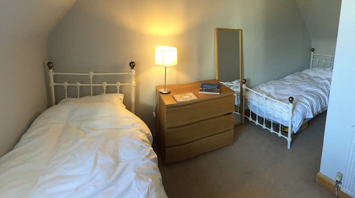 Dhoma e gjumit tre është binjake.