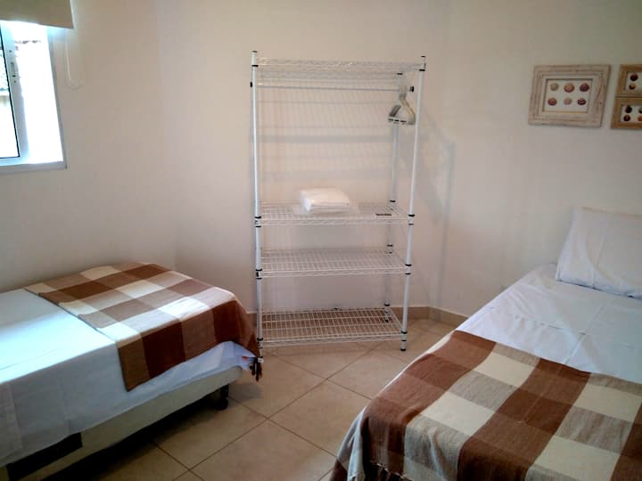 غرفة 2 سرير فردي ، تكييف هواء