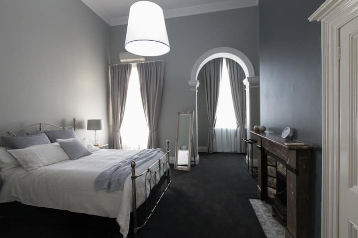 Dhoma e gjumit 1 - Krevati dopio "queen"