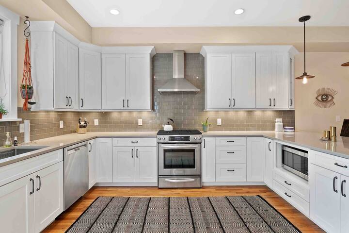 Peloton + Peaceful Backyard, Walk to Highlands Sq gallery image 3