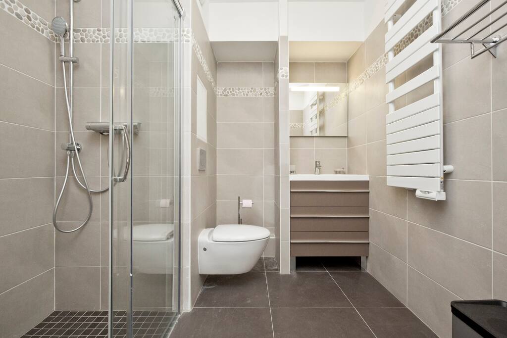 Spacious bathromm
