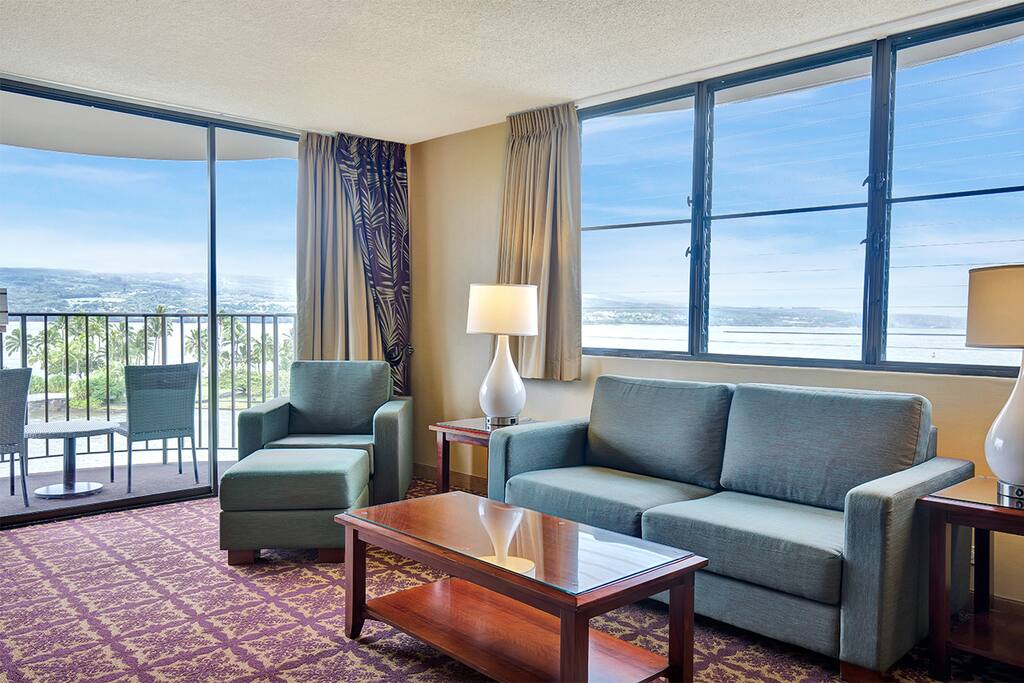 1 Bedroom Ocean Suite - Living Room