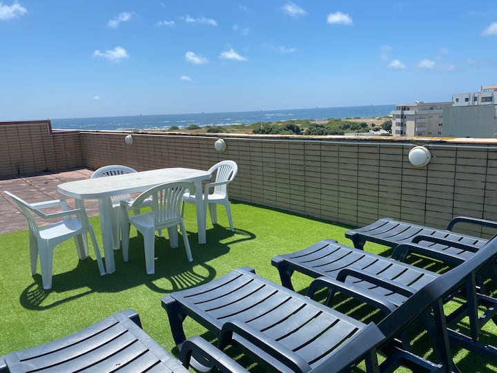 Beach front with Rooftop