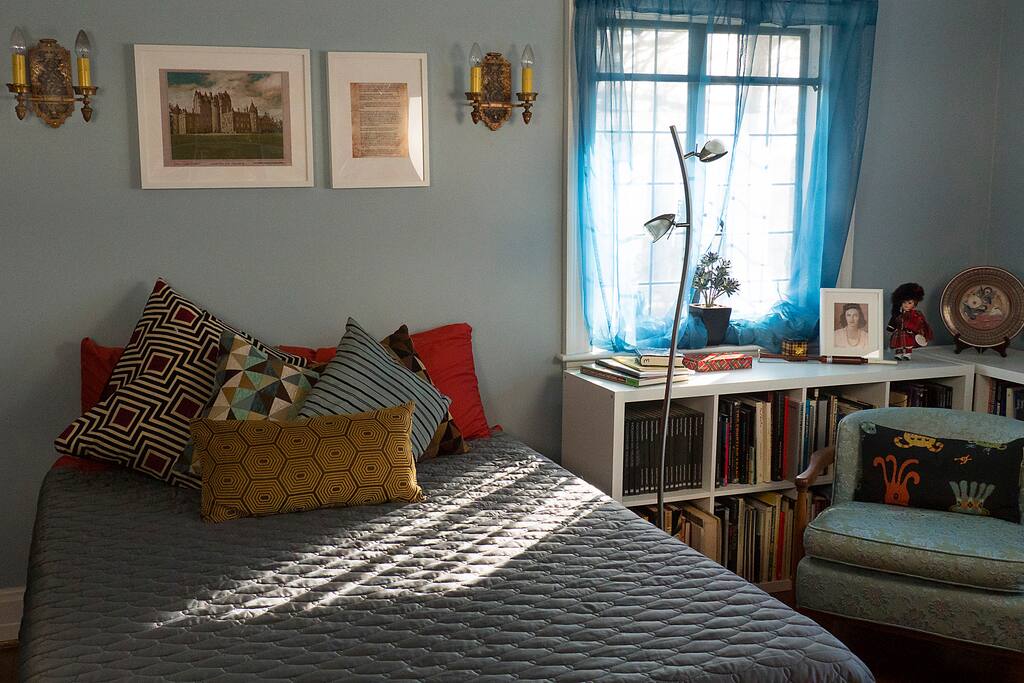 Queen size memory foam bed
