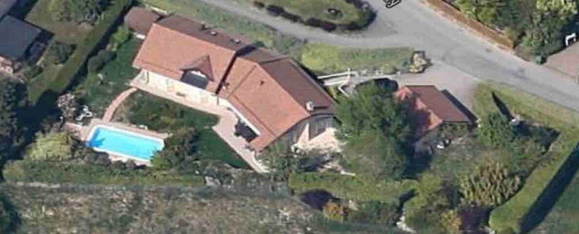 Beautiful villa with a view on Geneva lake-Lausann gallery image 3