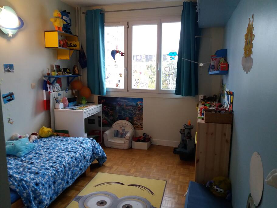 Chambre enfant avec 1 lit enfant