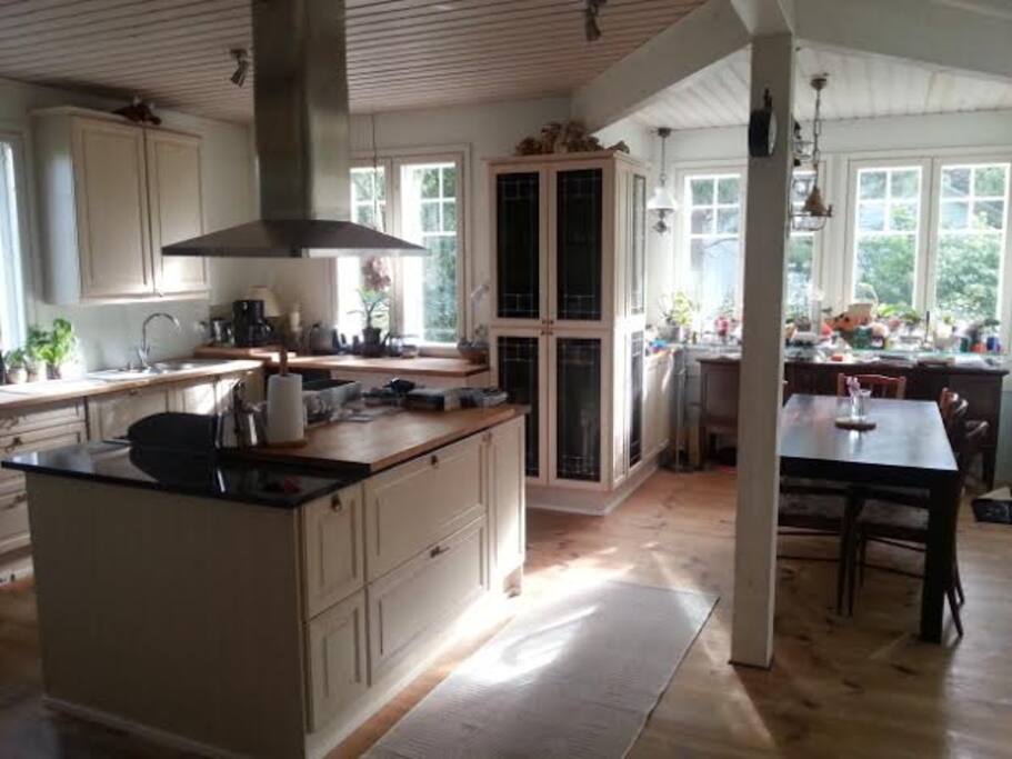 Kitchen and dining area.