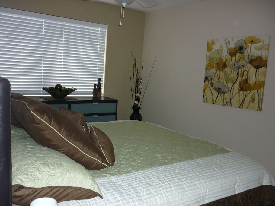 MASTERBEDROOM