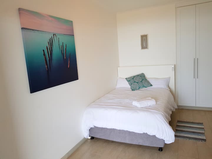 ห้องนอนสำรองพร้อมเตียงคู่