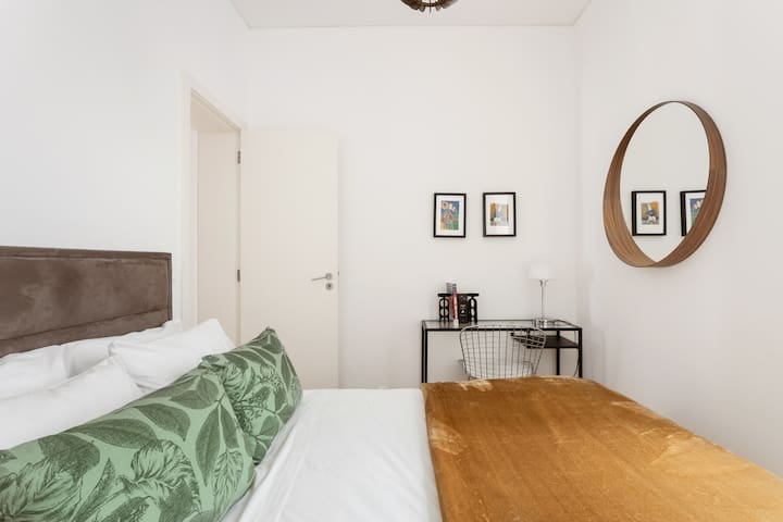 Walk to the National Theater From a Central Apartment gallery image 4