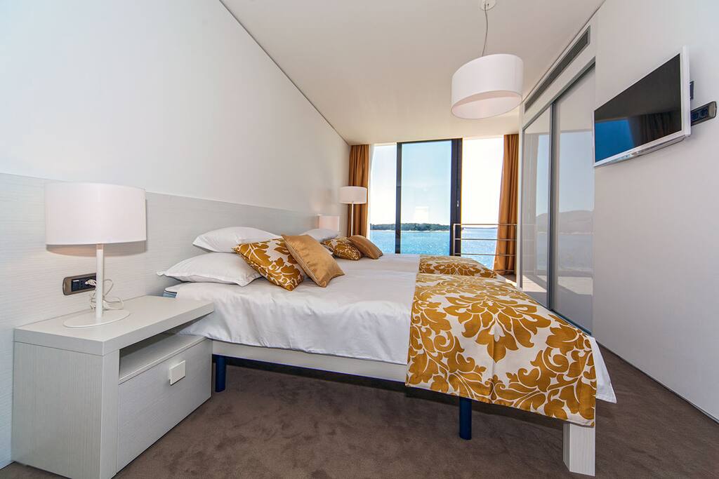 Golden Rays Luxury Resort- bedrooms with sea view Villa No. 03