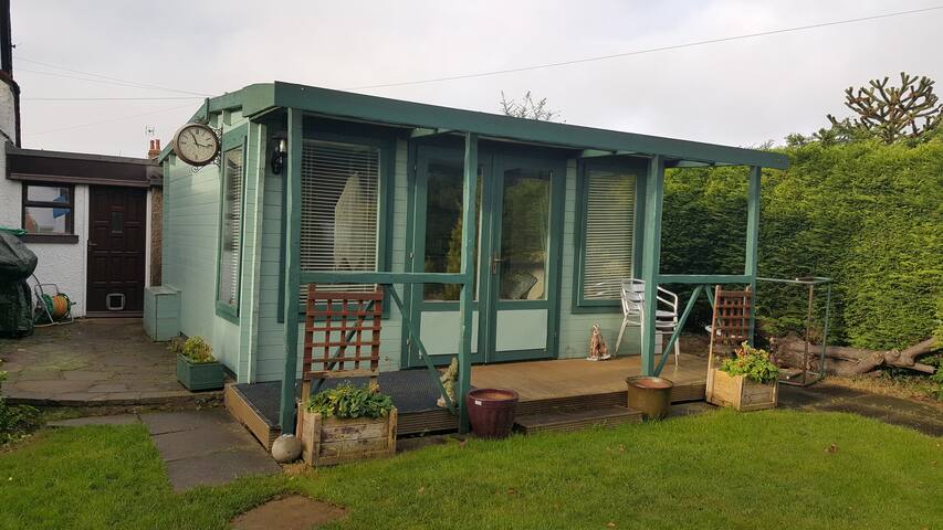 Cosy Cabin situated in idyllic Kent countryside