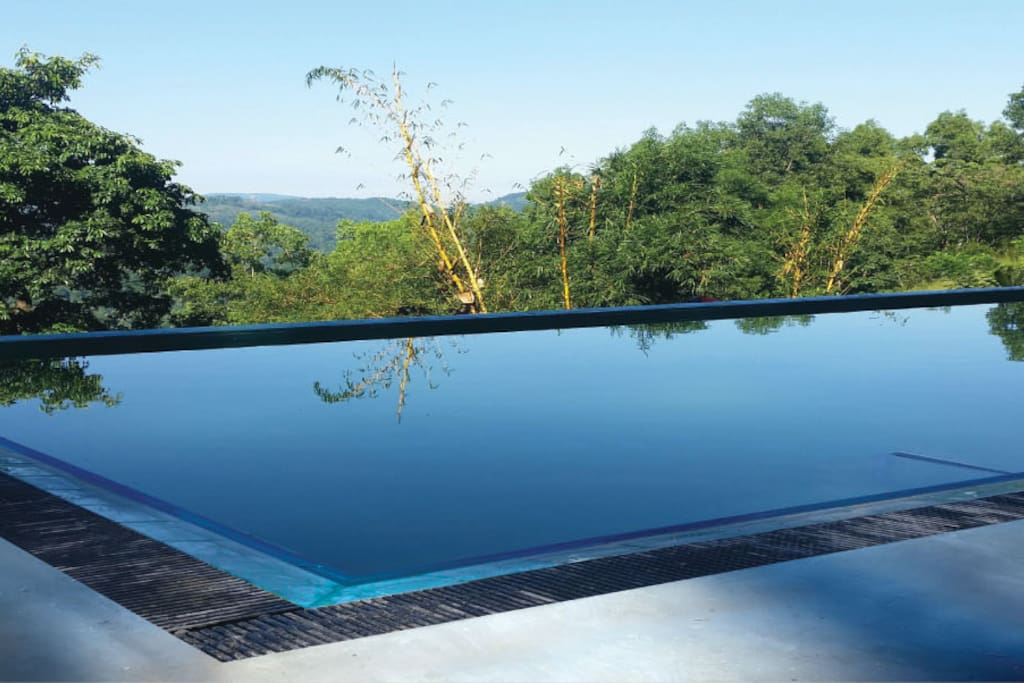 Mowbrey House - Swimming Pool overlooking the mountains